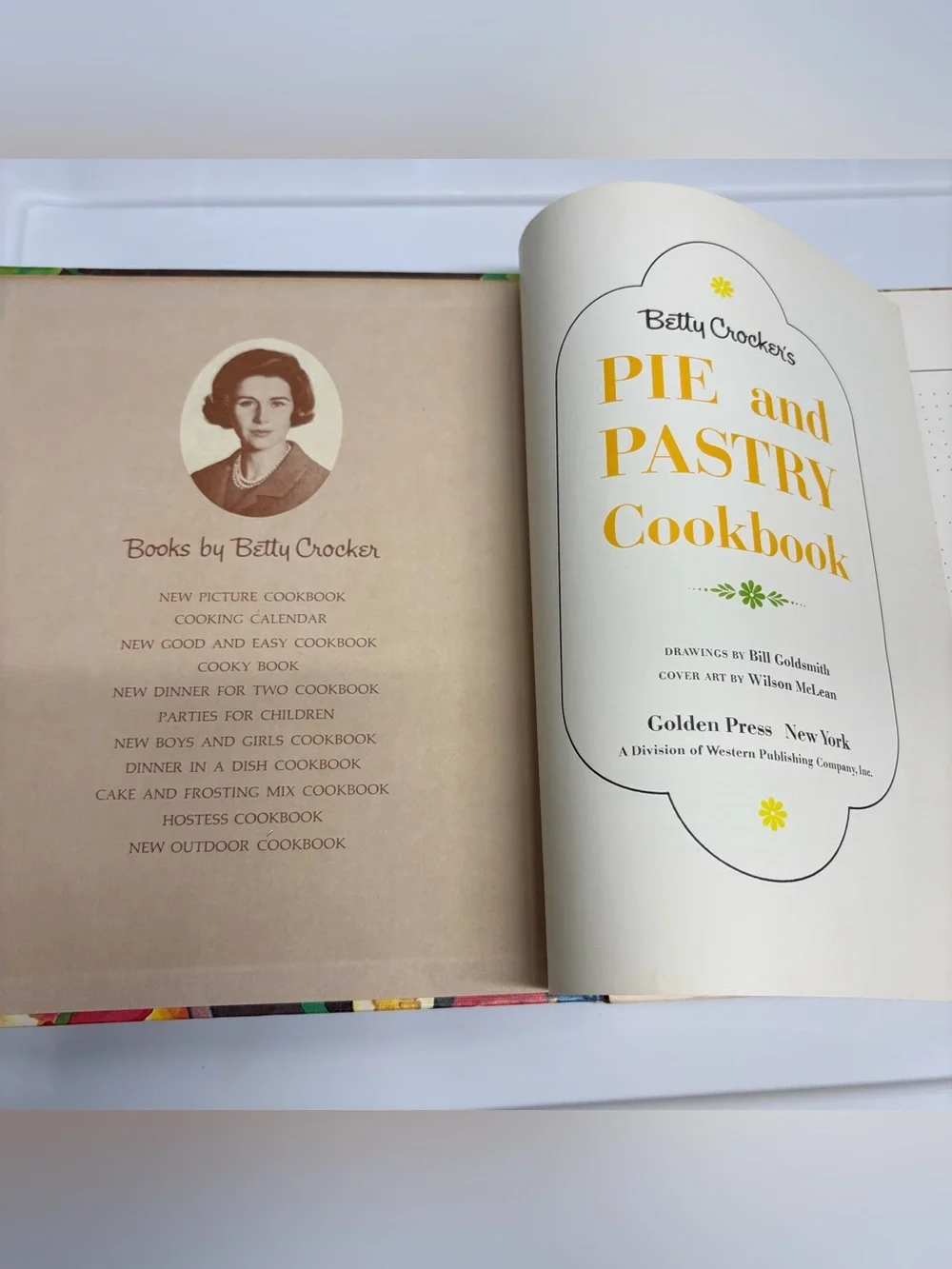Vintage 1968 Betty Crocker Pie and Pastry Cookbook - Multicolor